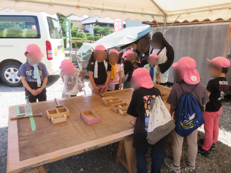 さいたま市内の保育園の皆さんがまき割りとくぎ打ち体験をされました